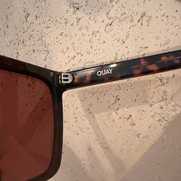 Quay Level Up Tortoise Sunglasses - Picture 4 of 5